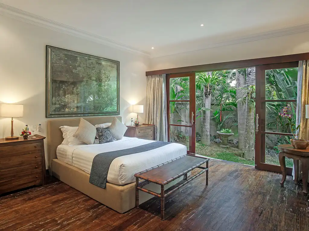 Avalon III - Master bedroom