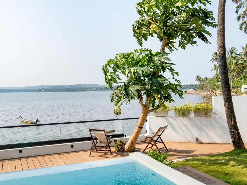 Glasshouse On The Bay - Private pool