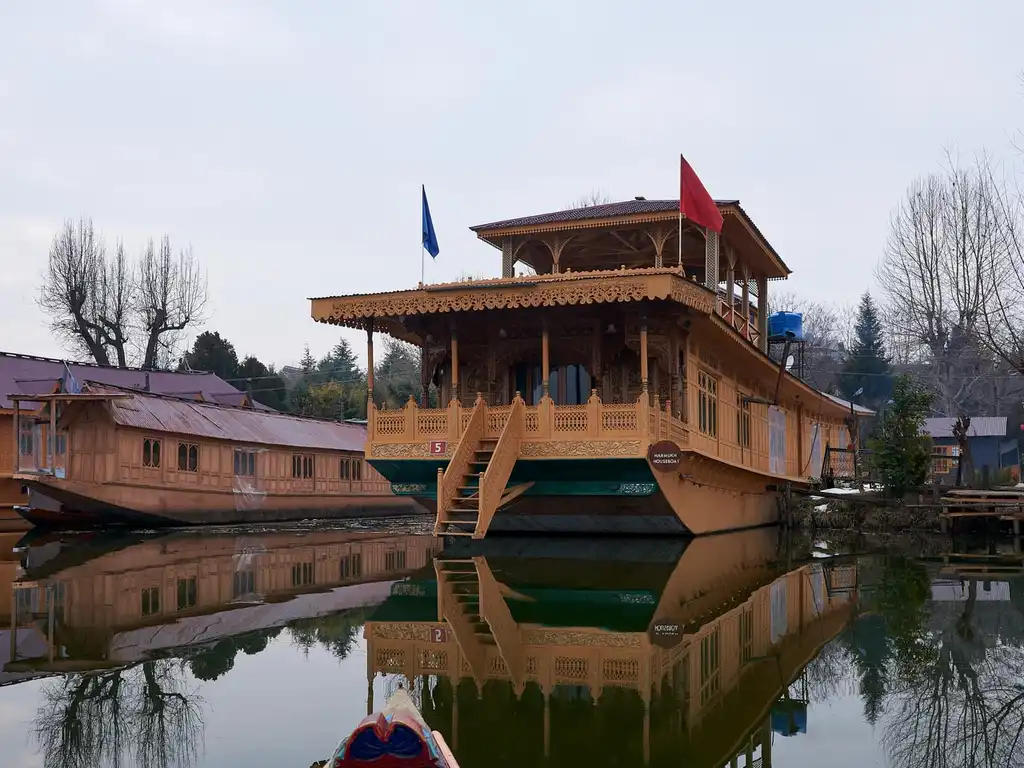 Harmukh Houseboat - Nigeen Lake