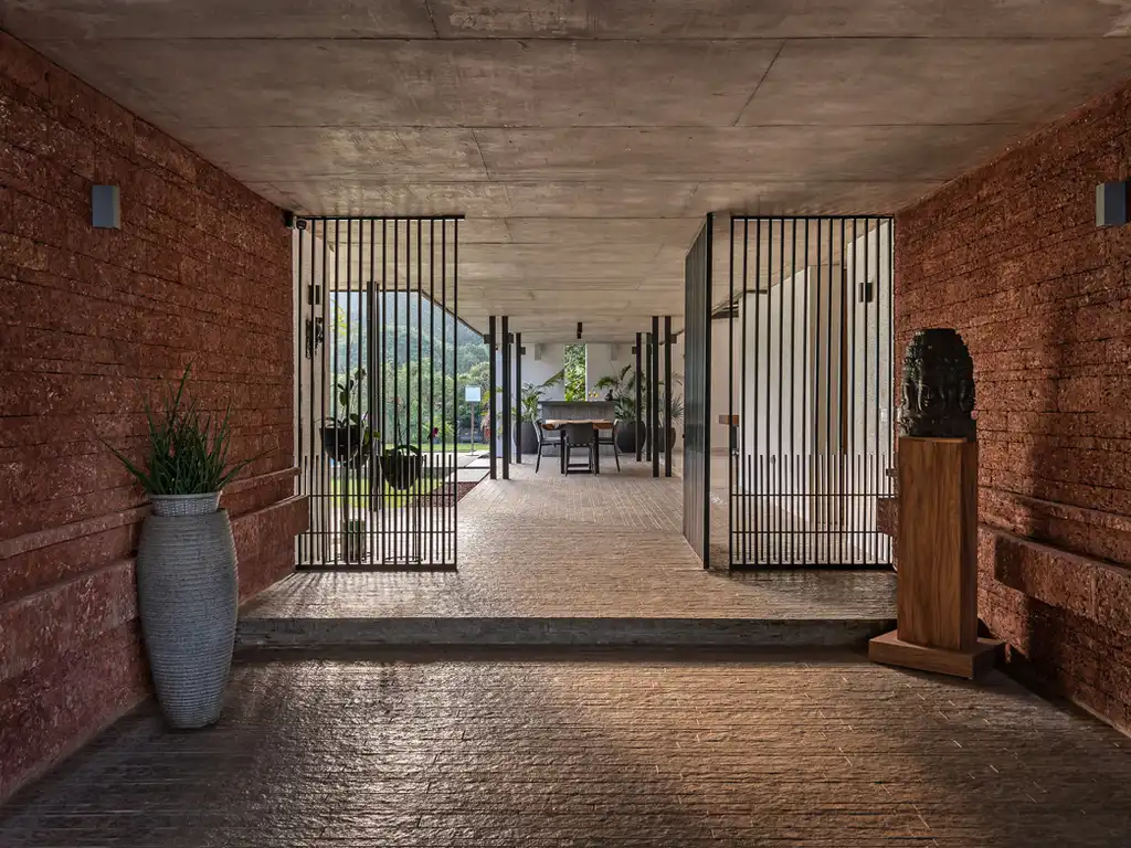 Laterite House - Entrance