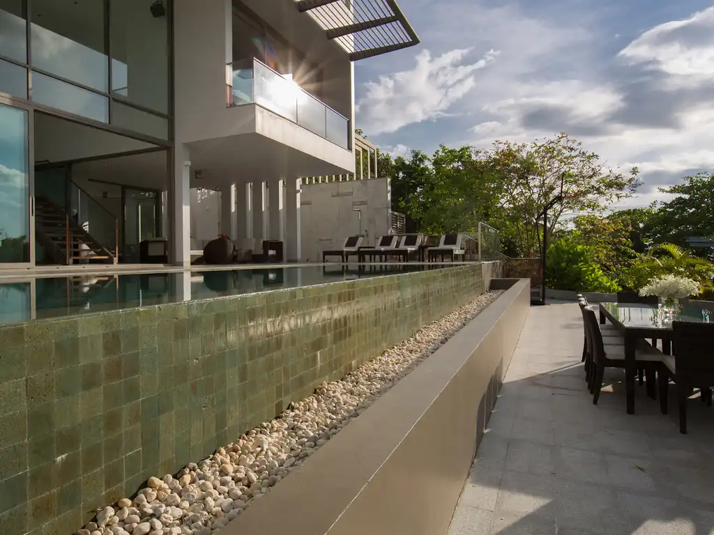 Malaiwana - Patio Duplex - Villa facade by sunset