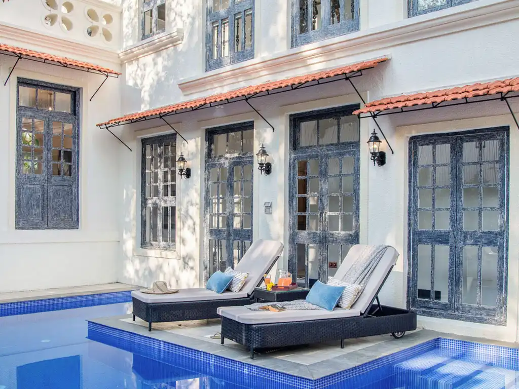 Monforte Villa E – Pool Side Seating Area