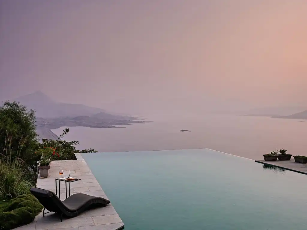 Om Anantha - Pool