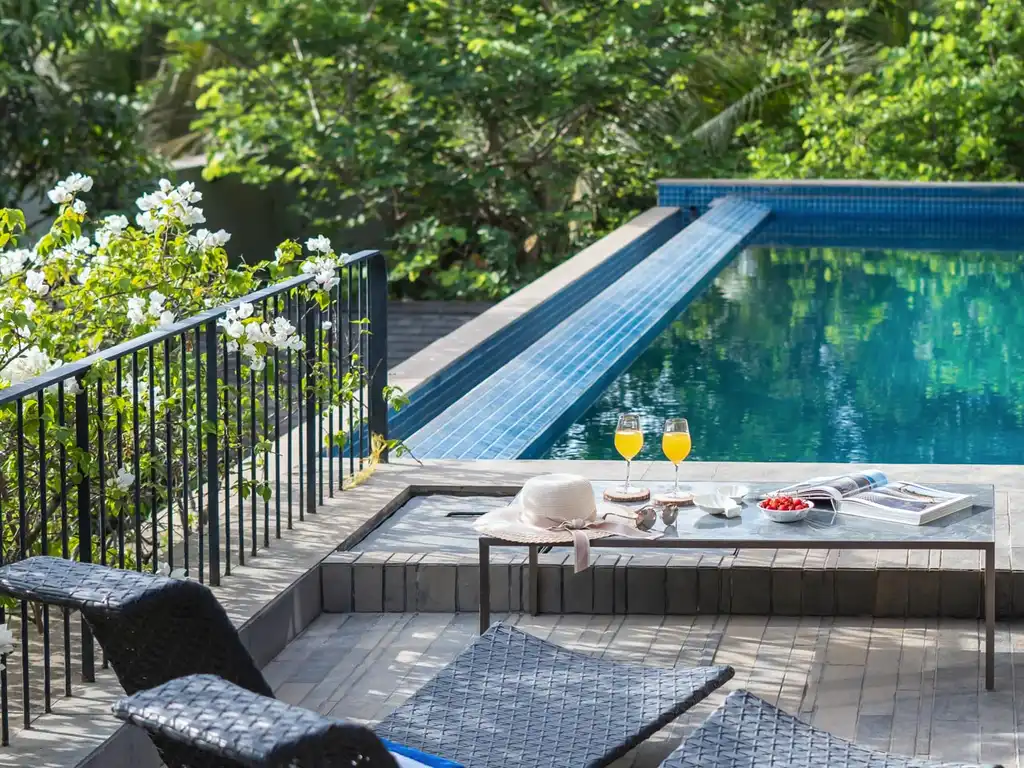 Orchard House - Poolside