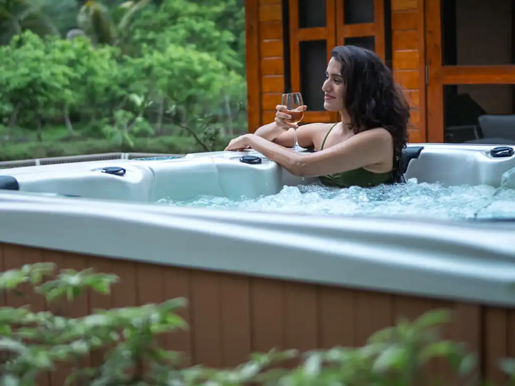 Orchard House - jacuzzi