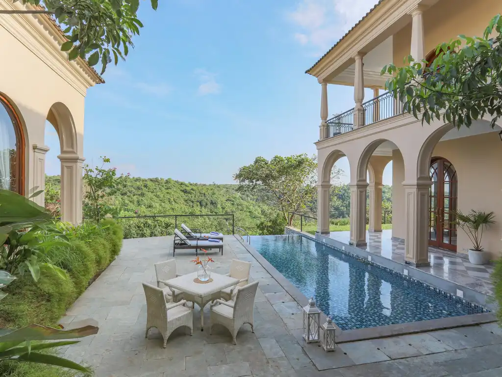 Sacri Borod Hill 8 - Poolside