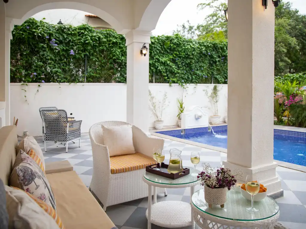 Silvio - Villa E - Patio seating