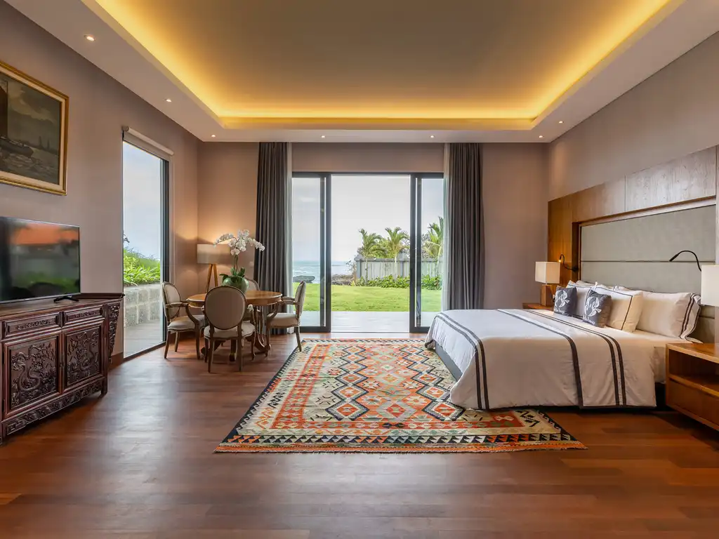Tirtha Bayu Villa I - Deluxe Suite with seating area and garden access