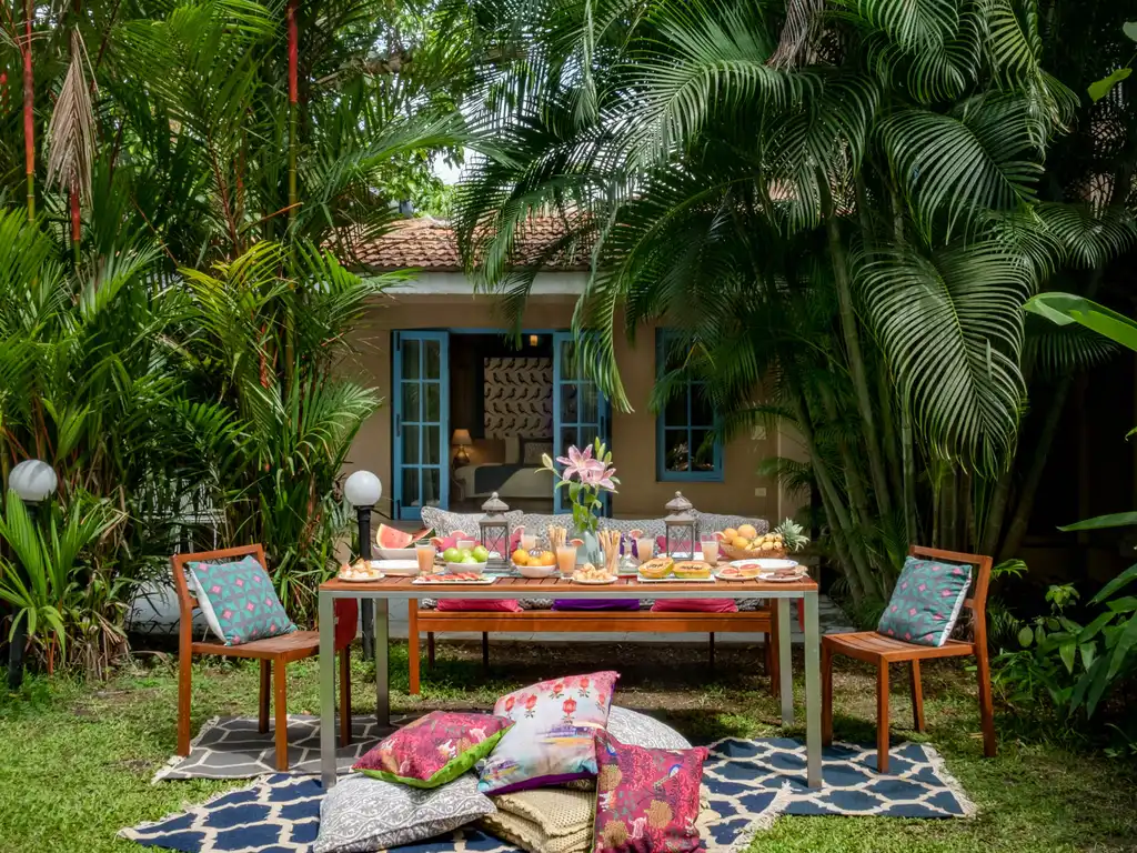 Villa Nimaya - Poolside Dining