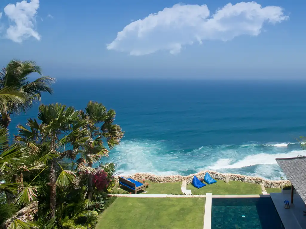 Sol y Mar Breathtaking cliffside villa ocean views