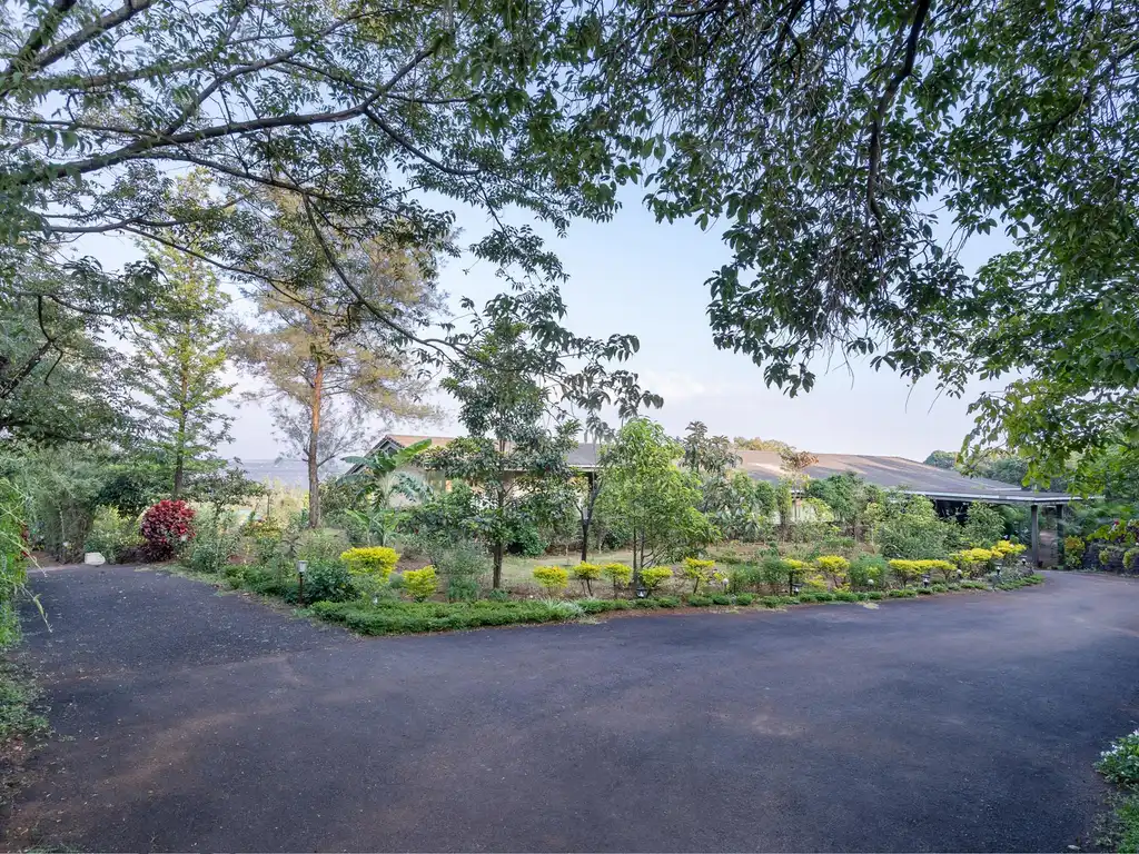 Vinayalam - Driveway