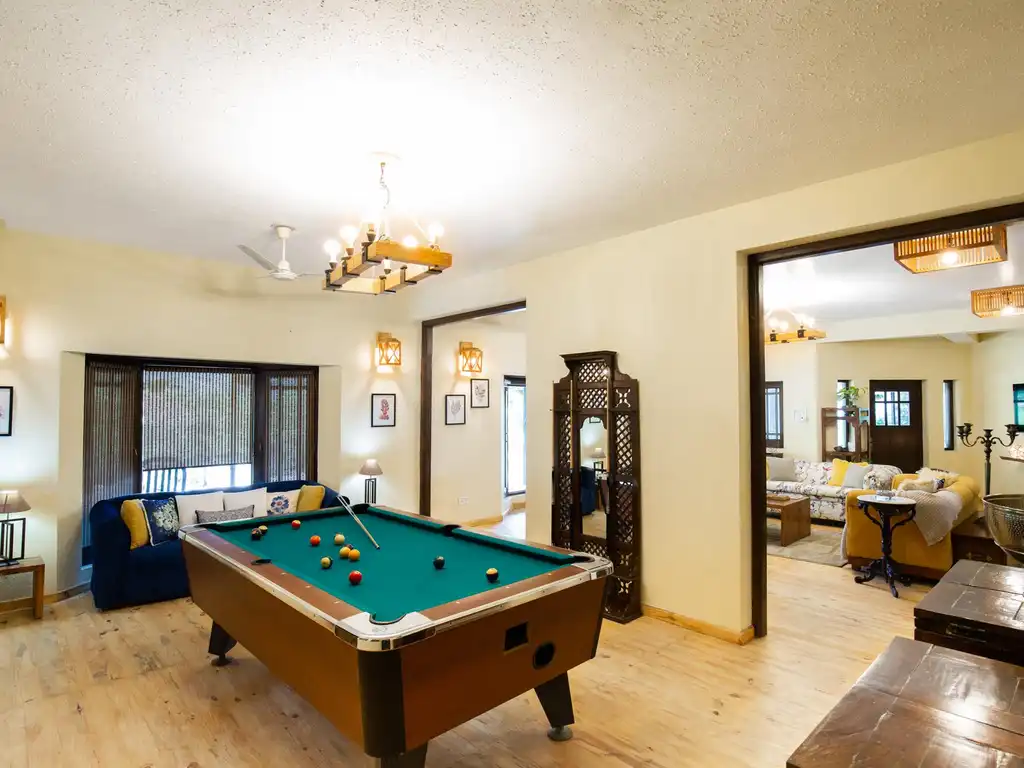 Wakefield Estate - Villa Pool Table