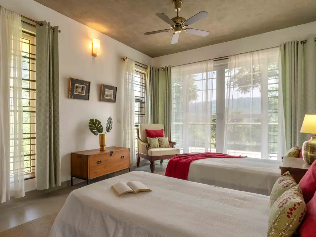 Whispering Waters Villa - Bedroom 1