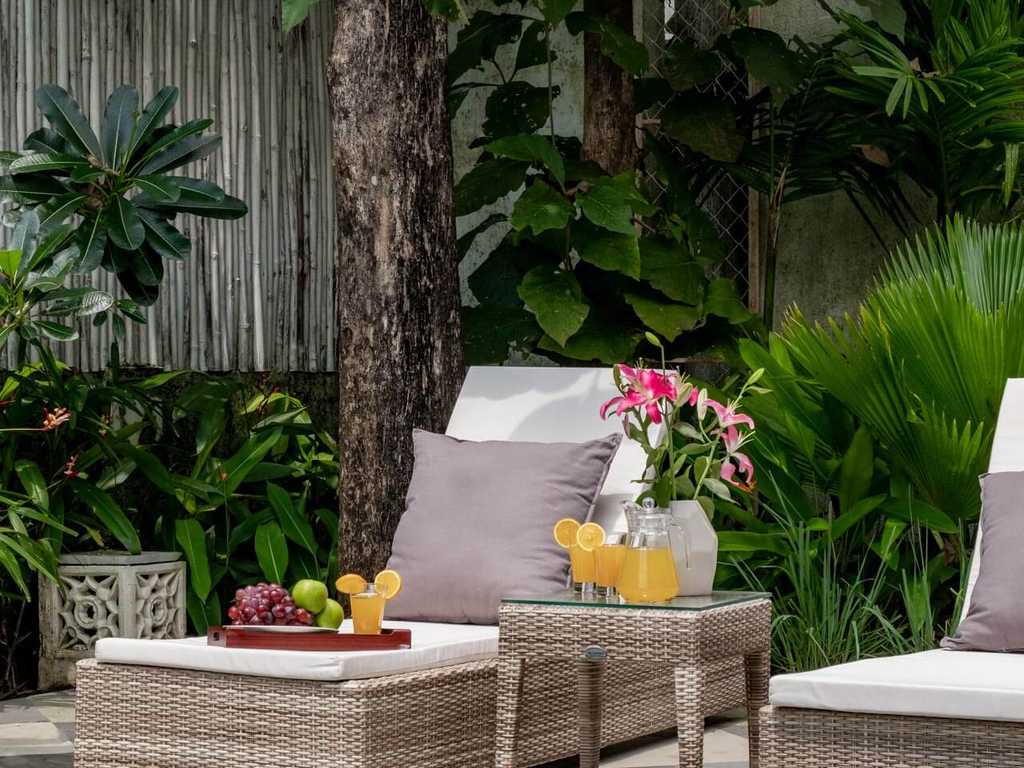 Castello Villa 3 - Poolside Seating