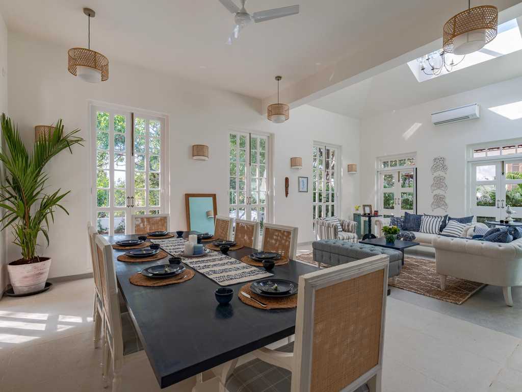 Colina - Villa D - Dining and living area