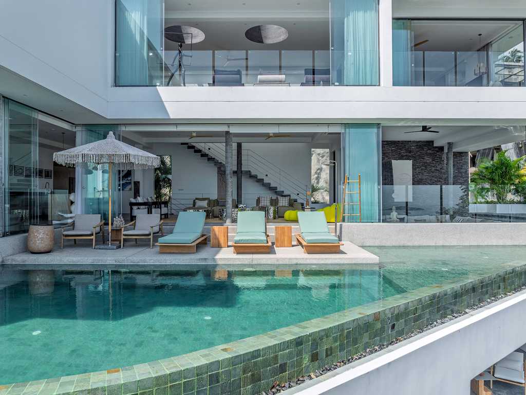 Golden Lotus - Villa Vie - Breezy pool area