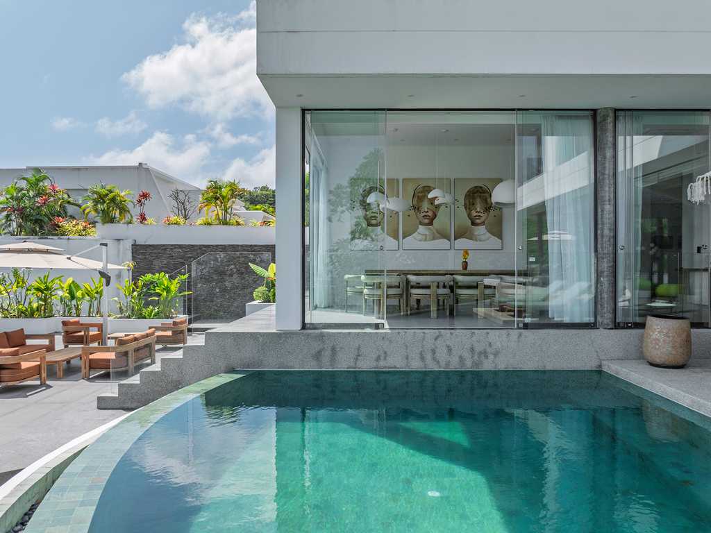 Golden Lotus - Villa Vie - Dining area by the pool