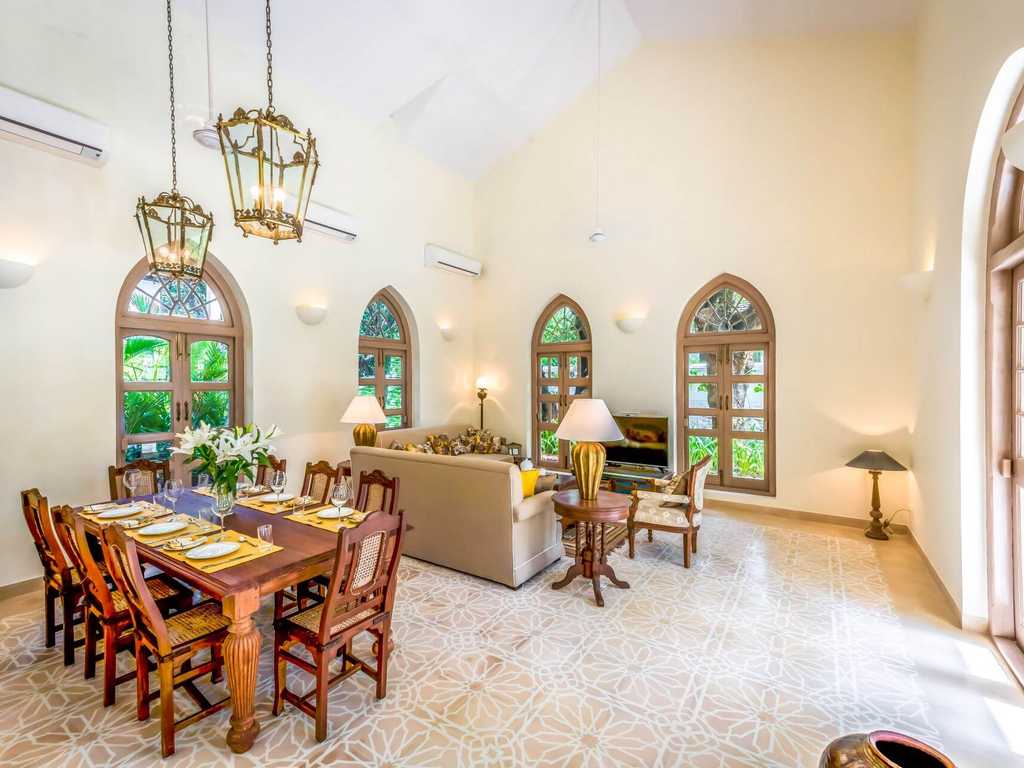 Villa Evora - Portugese Villa in Assangaon