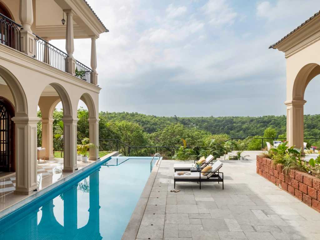 Sacri Borod Hill 7 - Poolside