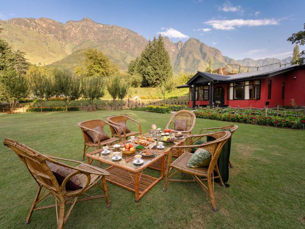 Zaznar - The White House - Breakfast on the lawn