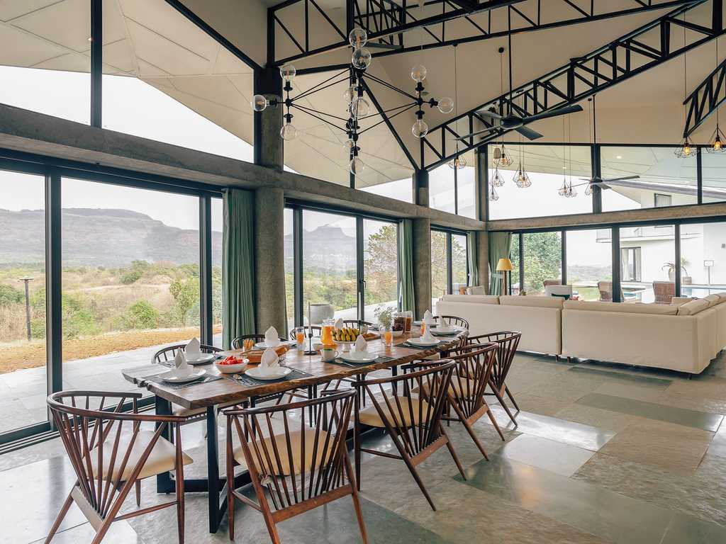 Trisara - Dining and living area