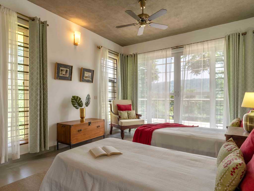 Whispering Waters Villa - Bedroom 1