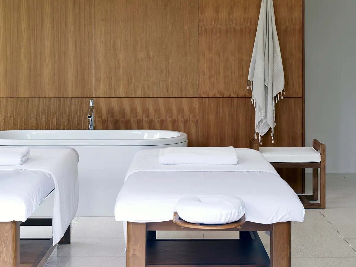 Arnalaya Beach House - Spa massage bed