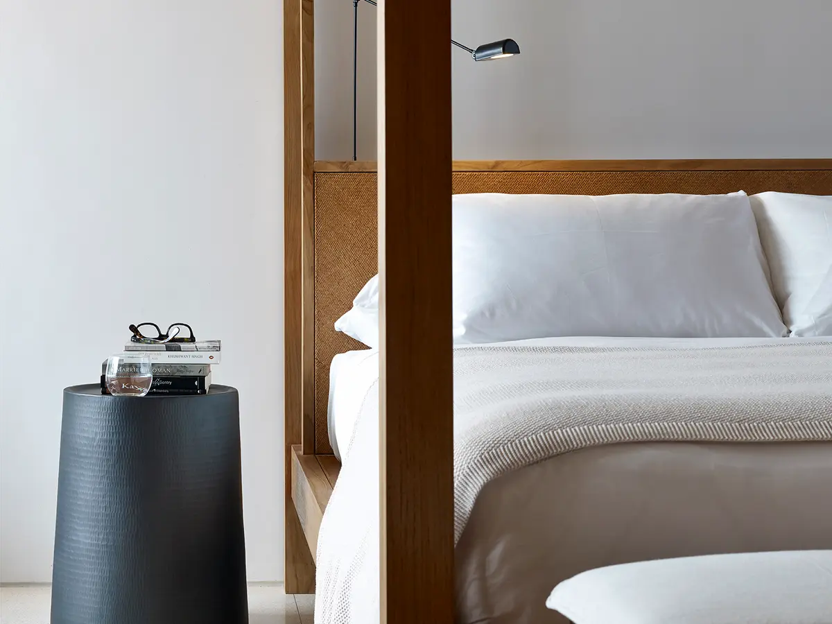 Arnalaya Beach House - Four poster bed details