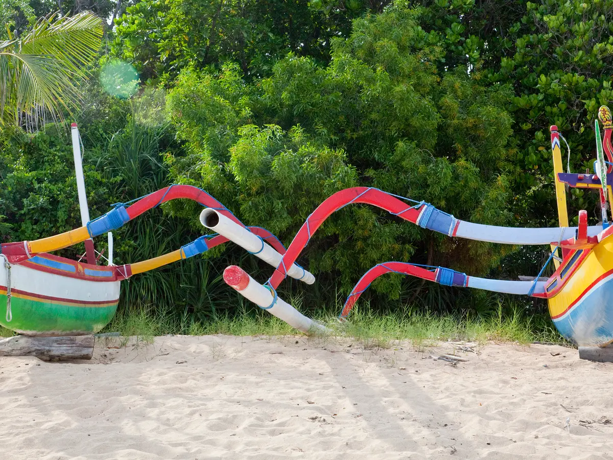Arnalaya Beach House - Colorful fishing boats on the beach in front of the villa