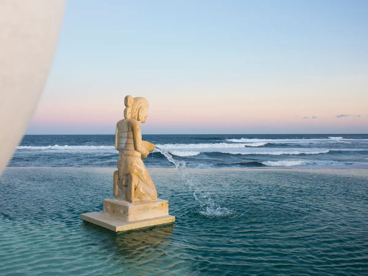 Villa Bayu Gita Beachfront - Pool ornament