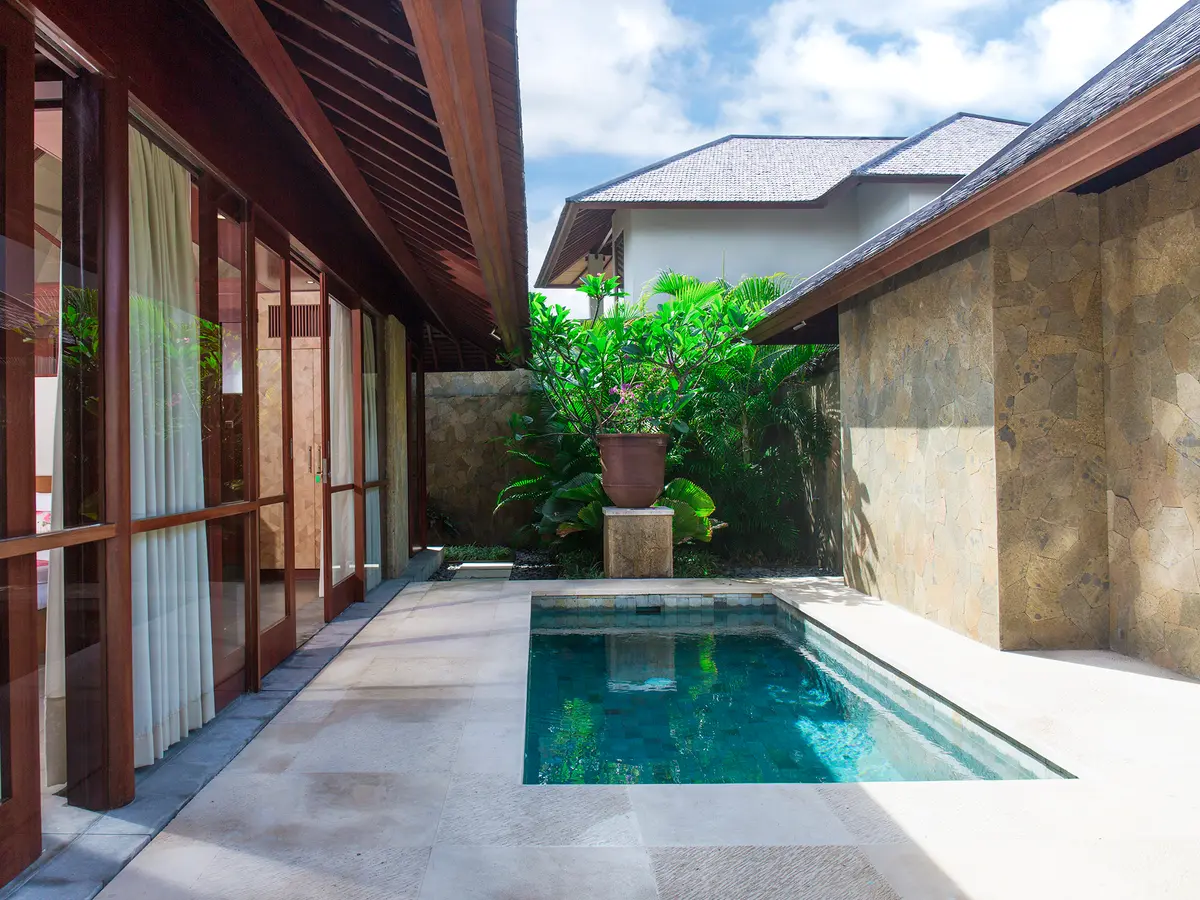 Villa Bayu Gita Beachfront - Master suite two plunge pool