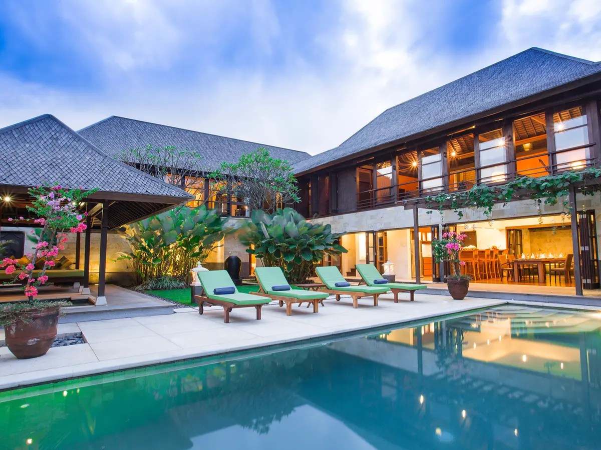 Bayu Gita Residence - Poolside at night