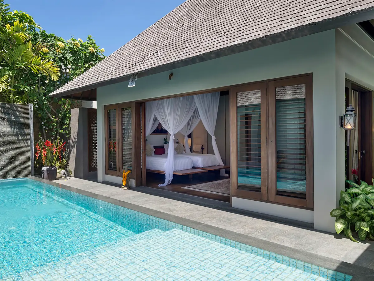 Des Indes II - Poolside