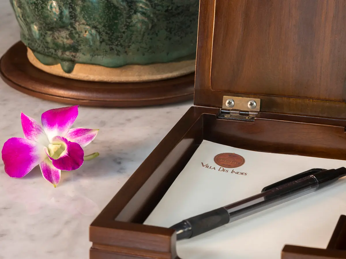 Des Indes II - Attention to detail