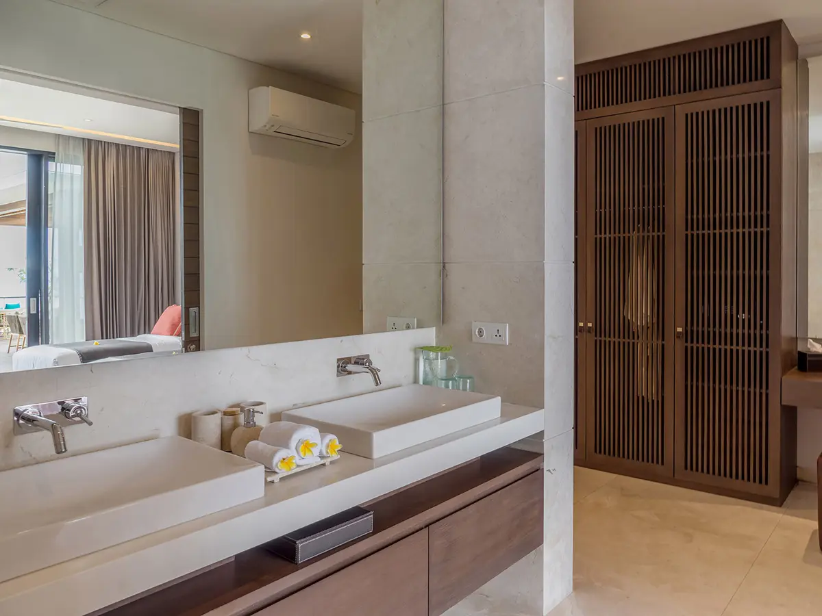 Grand Cliff Nusa Dua -  Double sink vanity