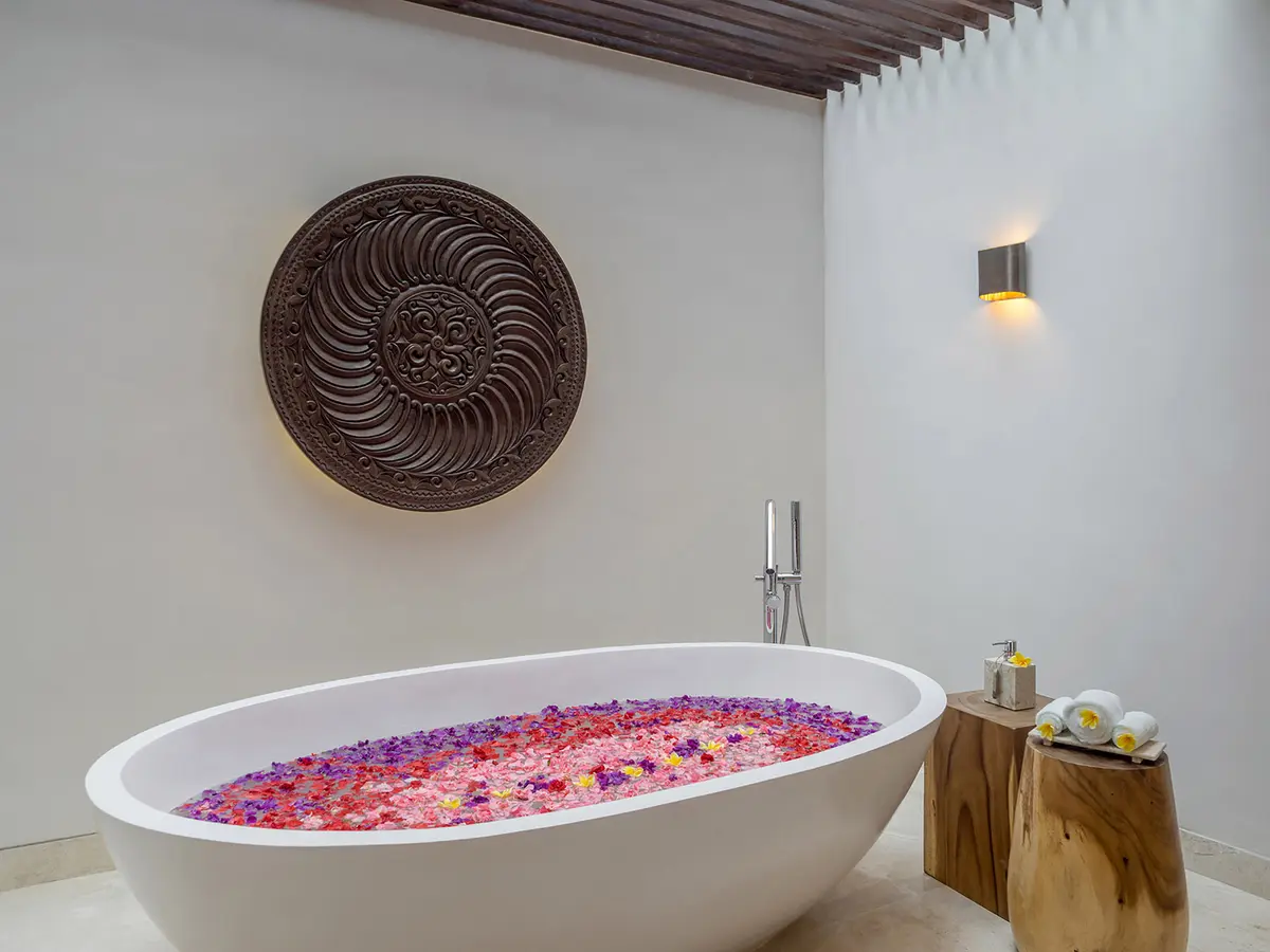 Grand Cliff Nusa Dua  - Ensuite bathtub