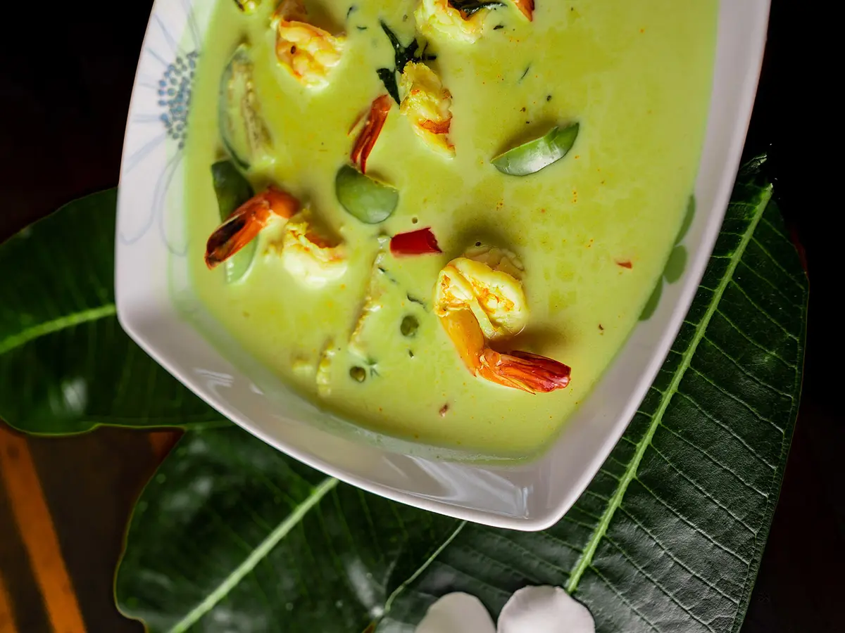 Grand Villa Noi - Appetising food (Green Curry with Prawns)