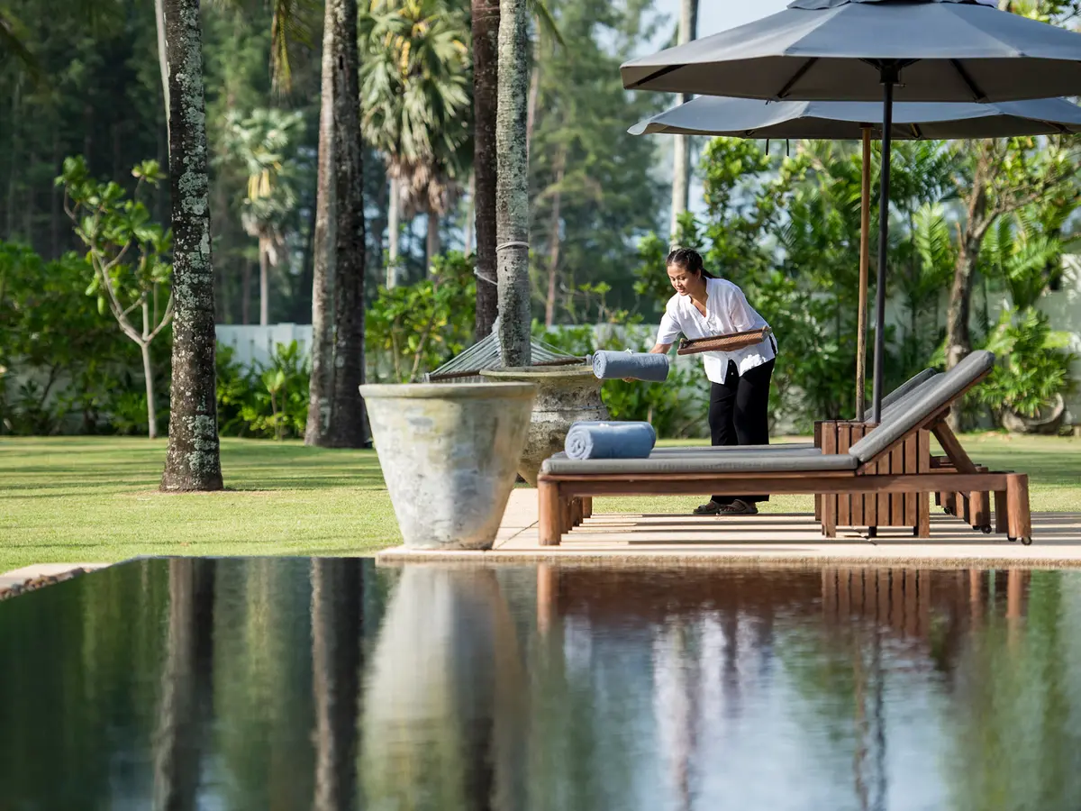  Jivana Beach Villas - Villa Ananda -  Pool deck and sunloungers