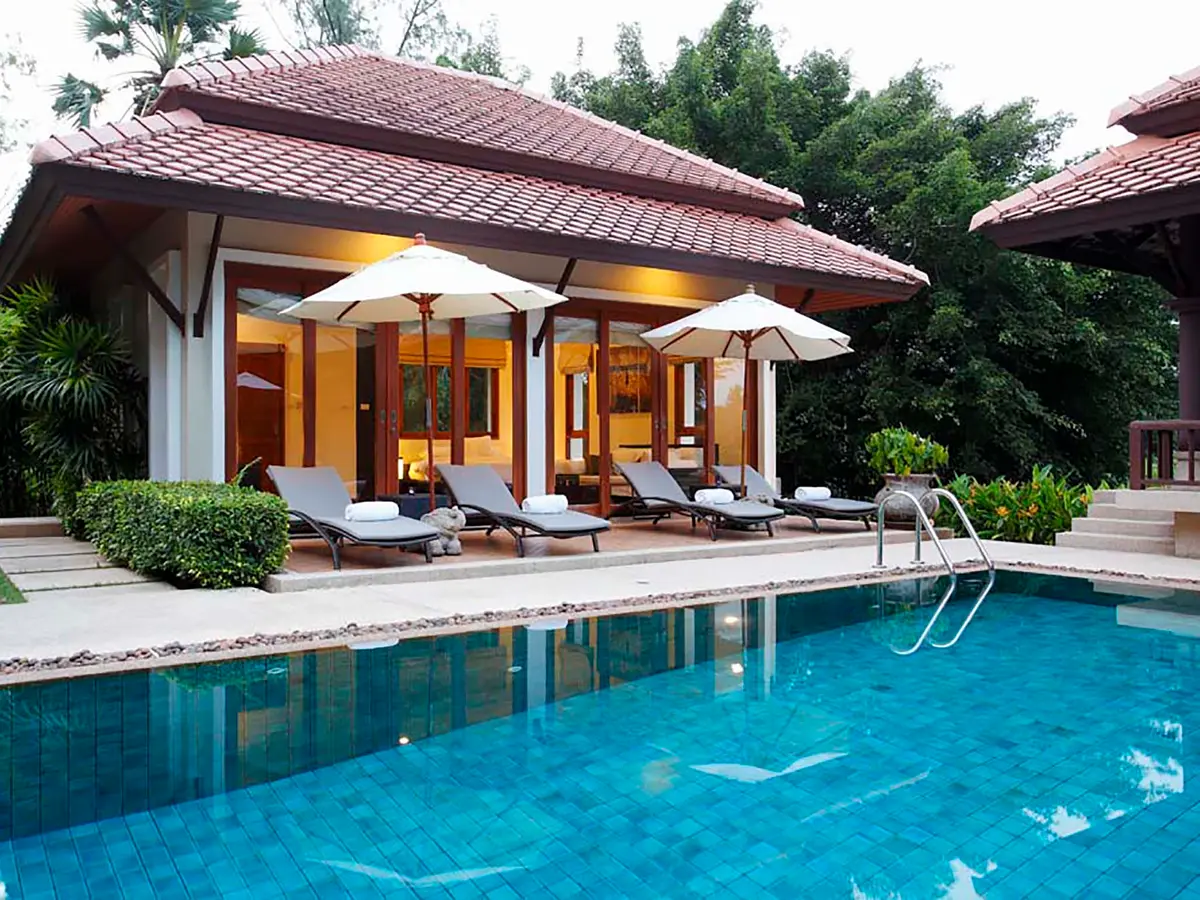 Laguna Waters - Pool deck