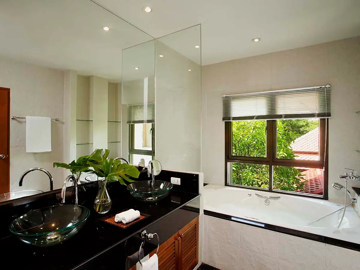 Laguna Waters - Bathroom setting