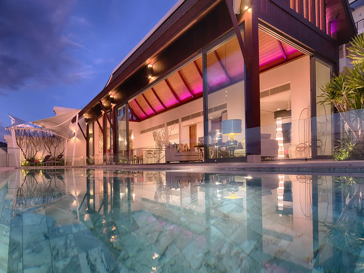 Malaiwana Villa R - Villa at night