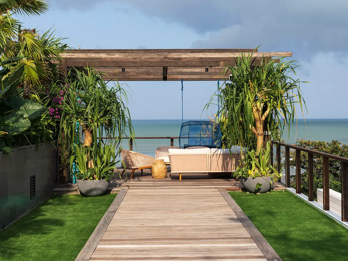 Noku Beach House - Pathway to outdoor living area