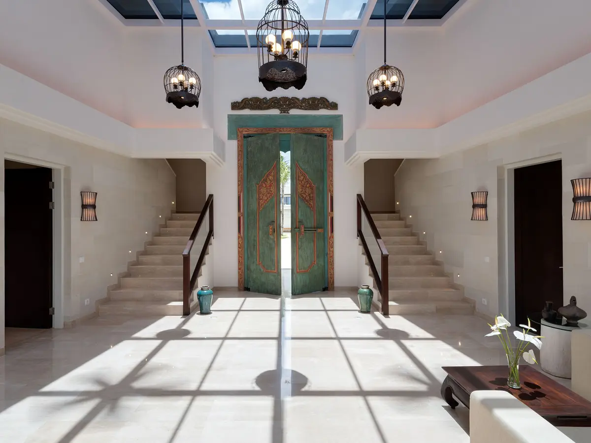 Pandawa Cliff Estate - The Pala - Entrance hall with view to main doors