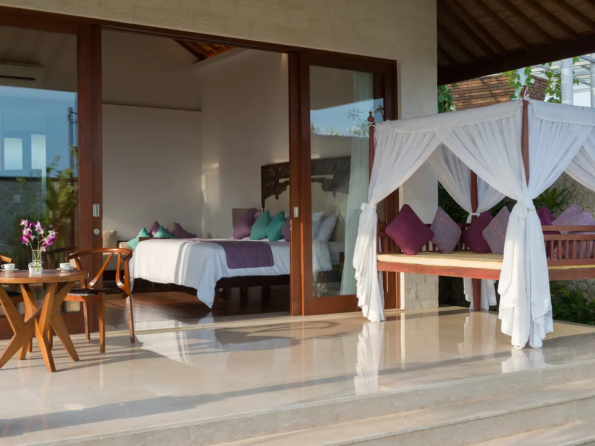 Pandawa Cliff Estate - Villa Marie - Master bedroom one bale