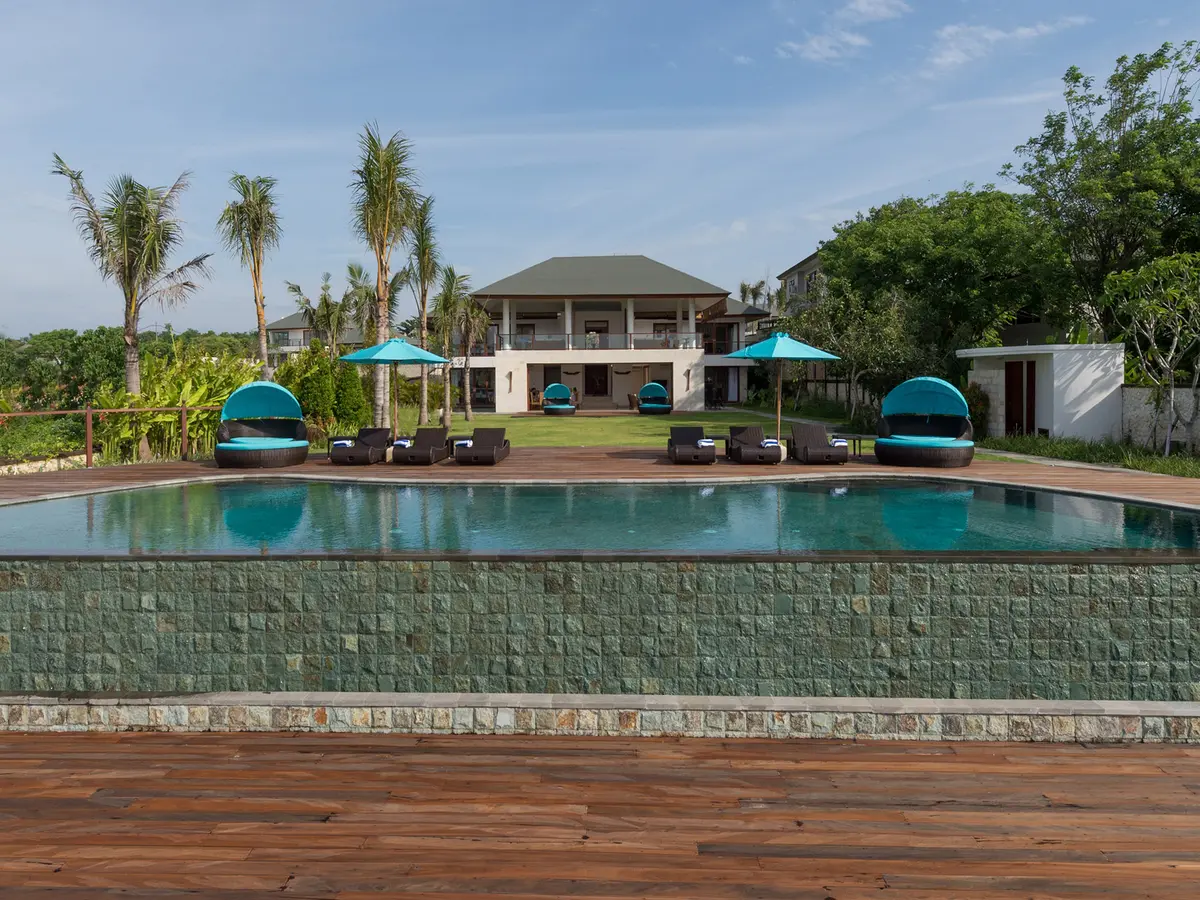 Pandawa Cliff Estate - Villa Rose - The villa and gardens