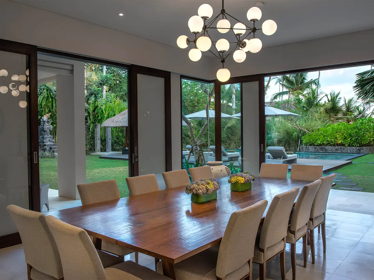 Seseh Beach Villa II - The dining room