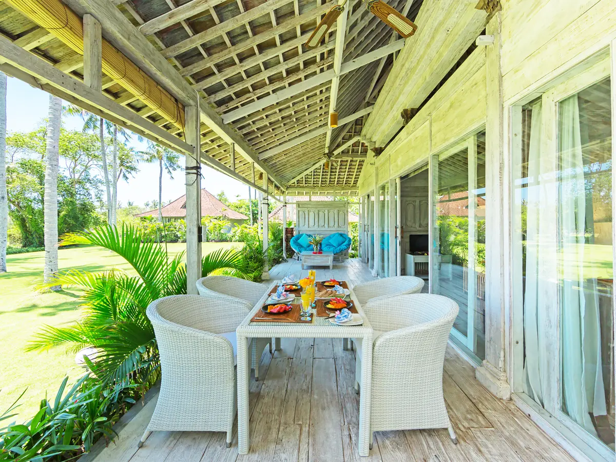 Villa Sungai Tinggi - Joglo dining area setting