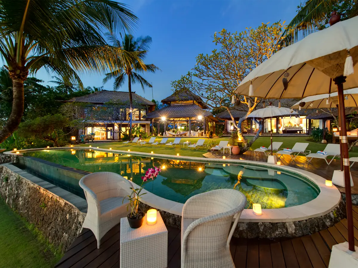 Villa Sungai Tinggi - Poolside in the evening