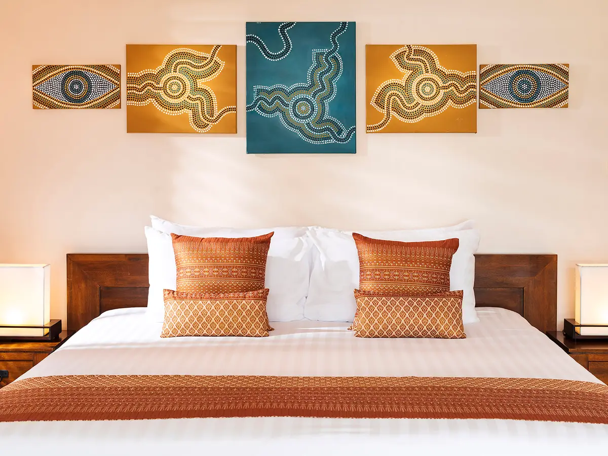 Tawantok Beach Villas - Villa 1 - Cushions and art of the bedroom