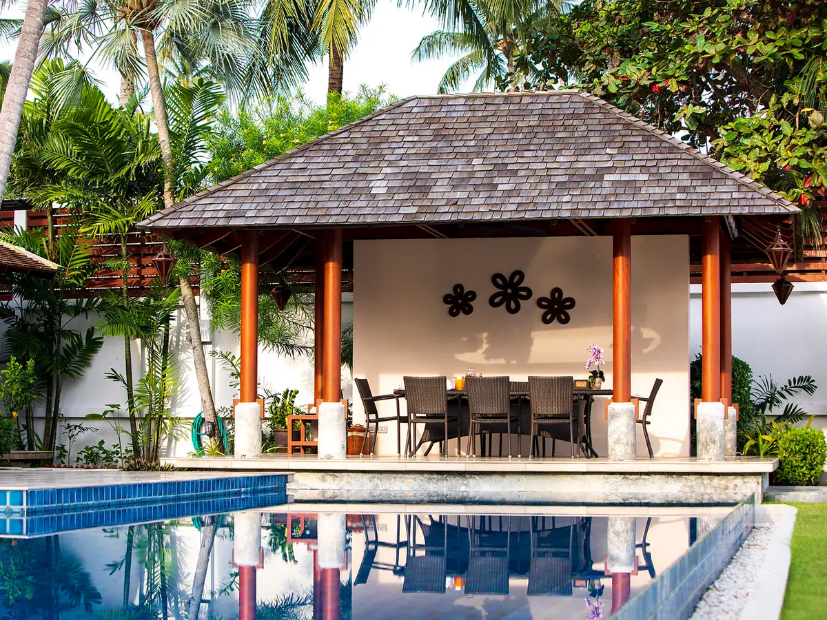 Tawantok Beach Villas - Villa 1 - Poolside dining bale